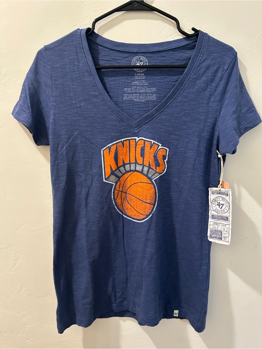 47 Brand New York Knicks Navy Blue vneck Tee- NWT